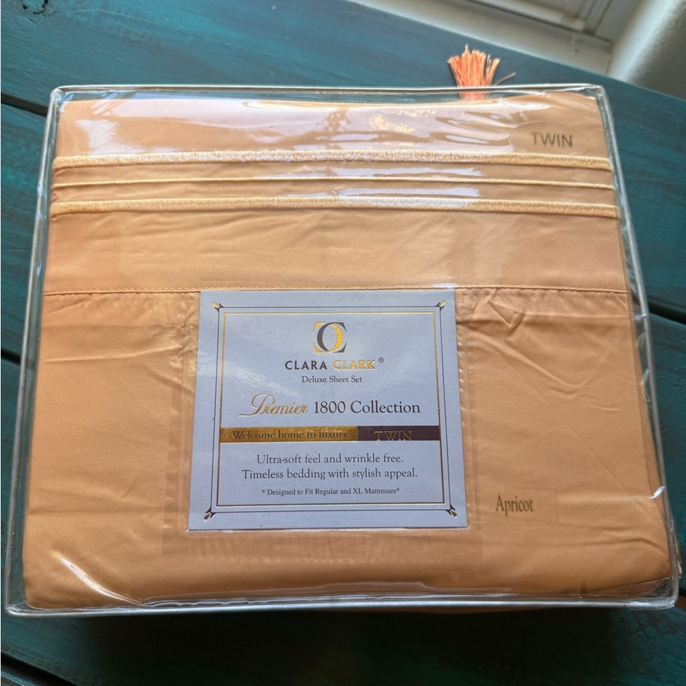 Clara Clark Premier 1800 Collection Twin Sheet Set in Apricot